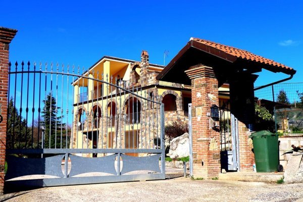 casa indipendente in vendita a Castel Campagnano