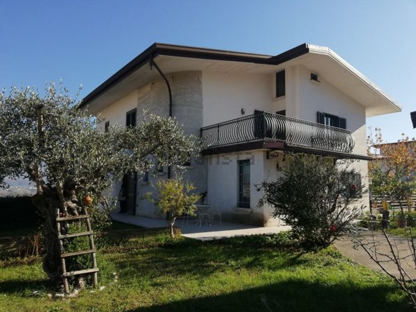 casa indipendente in vendita a Castel Campagnano