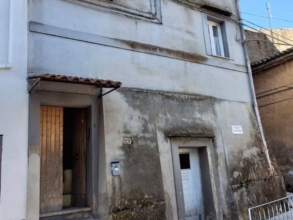 casa indipendente in vendita a Castel Campagnano