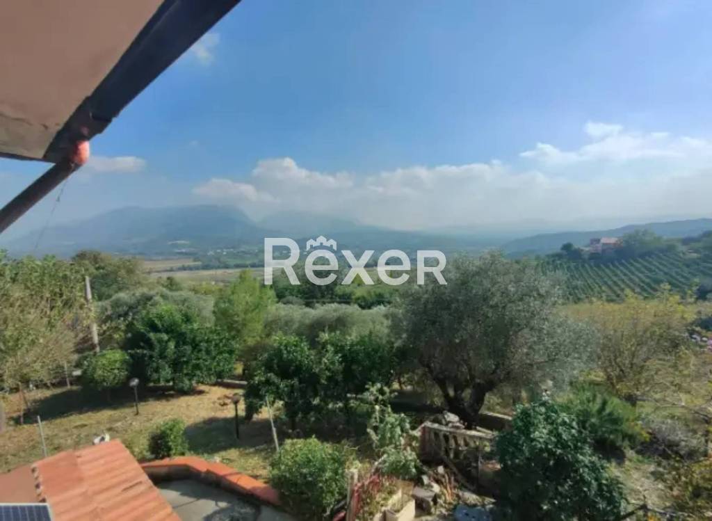 casa indipendente in vendita a Castel Campagnano