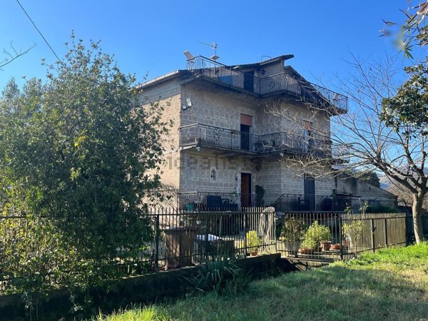 casa indipendente in vendita a Castel Campagnano