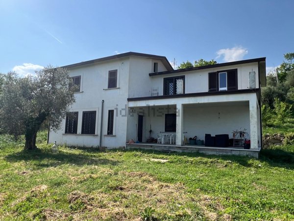 casa indipendente in vendita a Castel Campagnano
