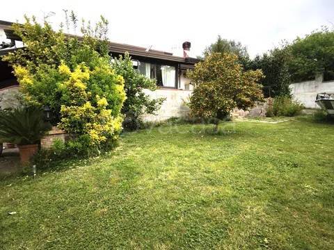 casa indipendente in vendita a Castel Campagnano in zona Squille