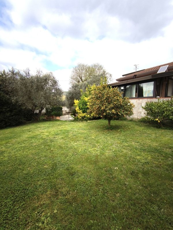 casa indipendente in vendita a Castel Campagnano in zona Squille