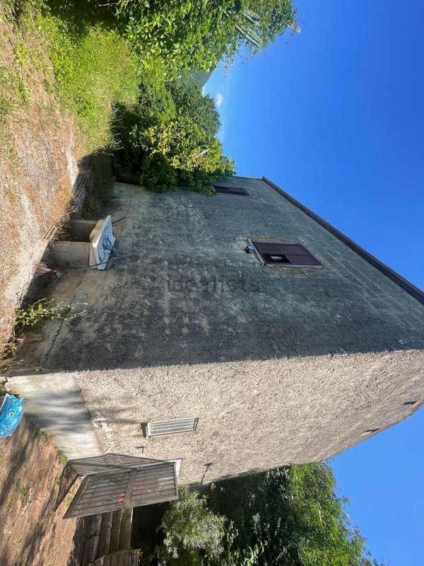 quadrivano in vendita a Castel di Sasso