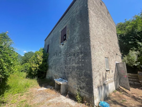 quadrivano in vendita a Castel di Sasso