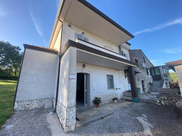 casa indipendente in vendita a Castel di Sasso