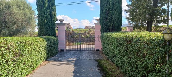 casa indipendente in vendita a Castel di Sasso