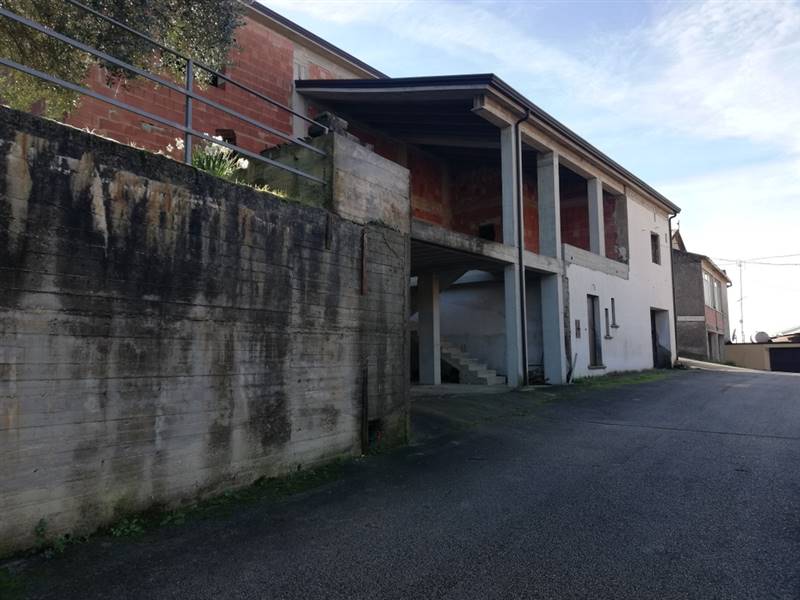 casa indipendente in vendita a Castel di Sasso