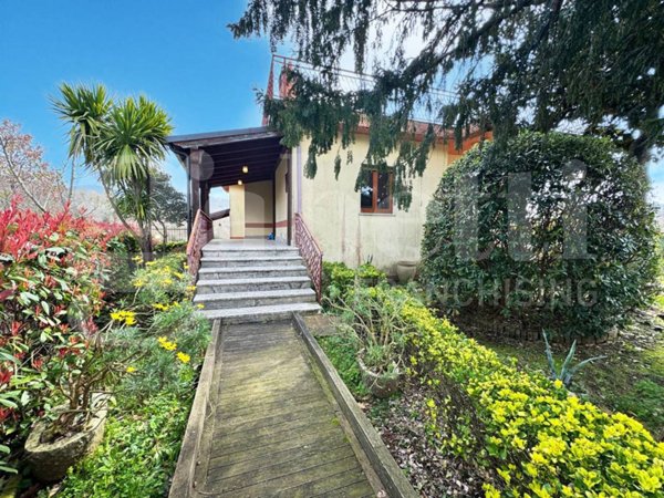 casa indipendente in vendita a Castel di Sasso