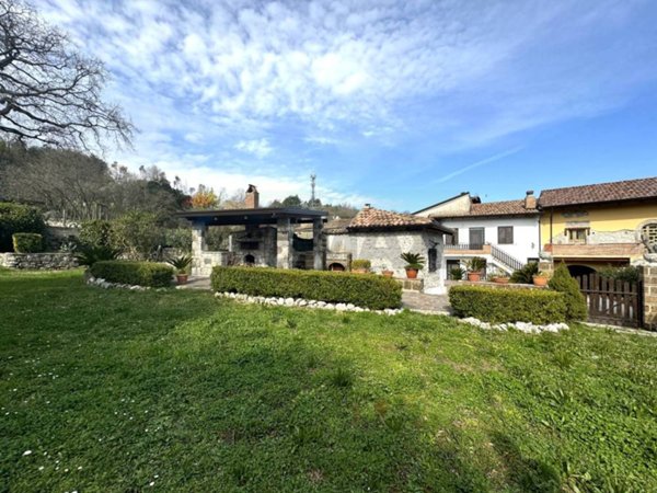 casa indipendente in vendita a Castel di Sasso