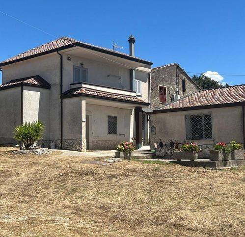 casa indipendente in vendita a Castel di Sasso