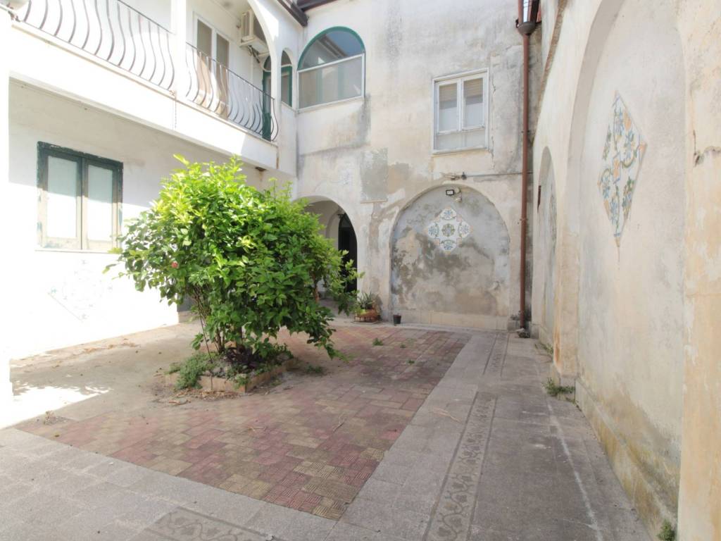 casa indipendente in vendita a Castel Morrone in zona Annunziata