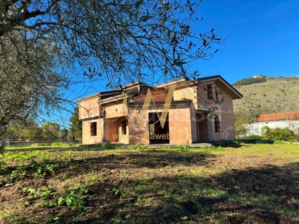 casa indipendente in vendita a Castel Morrone