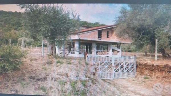casa indipendente in vendita a Castel Morrone