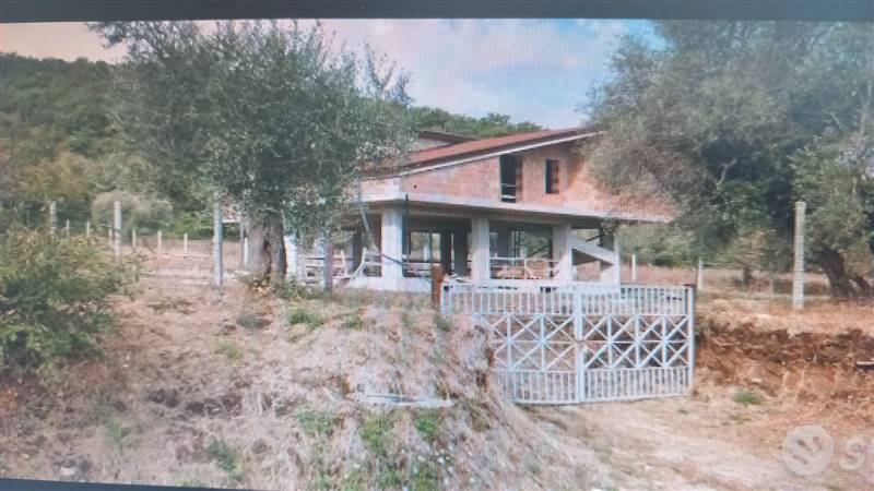 casa indipendente in vendita a Castel Morrone in zona Torone