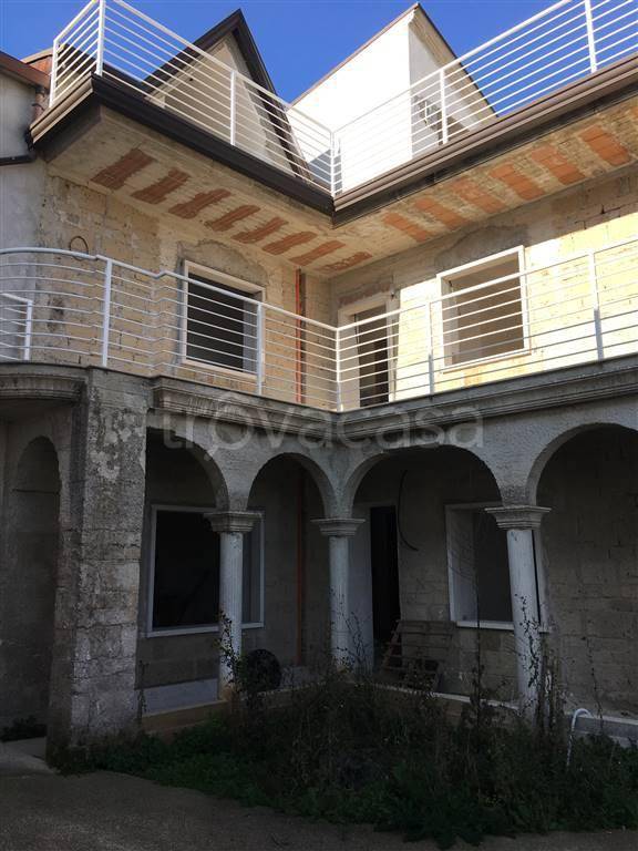 casa indipendente in vendita a Castel Morrone in zona Torone