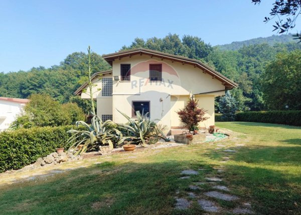 casa indipendente in vendita a Castel Morrone
