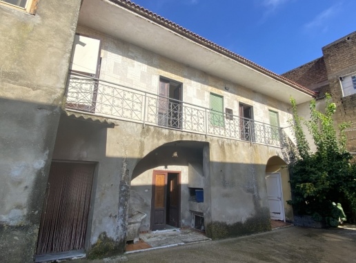 casa indipendente in vendita a Castel Morrone in zona Annunziata