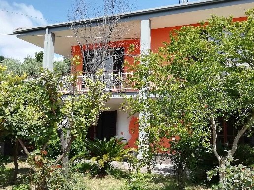 casa indipendente in vendita a Castel Morrone