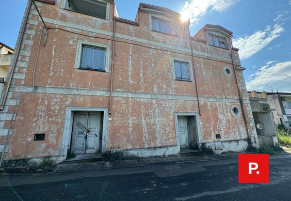 casa indipendente in vendita a Castel Morrone in zona Annunziata