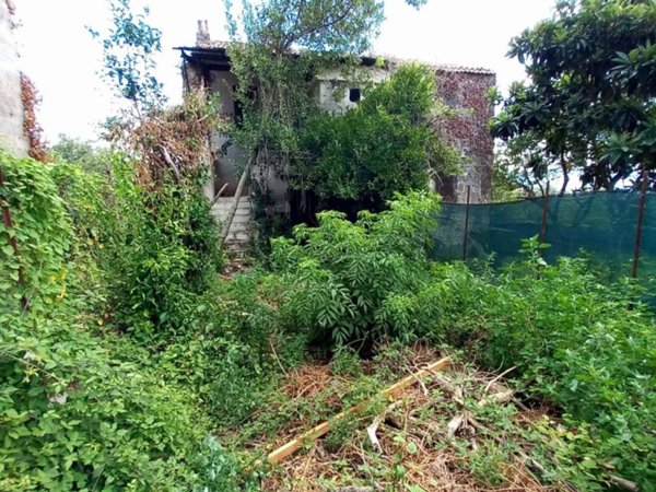 casa indipendente in vendita a Castel Morrone in zona Annunziata