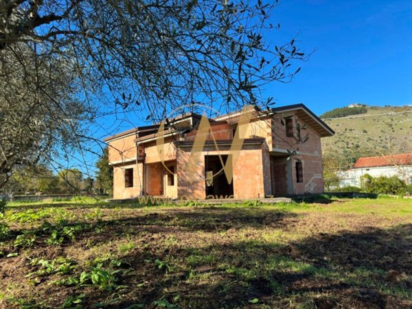 casa indipendente in vendita a Castel Morrone