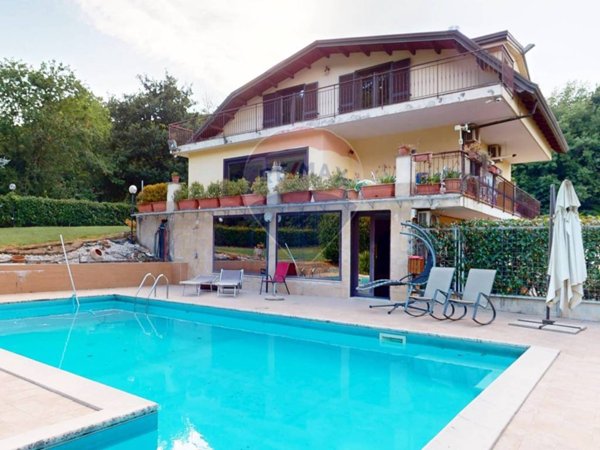 casa indipendente in vendita a Castel Morrone