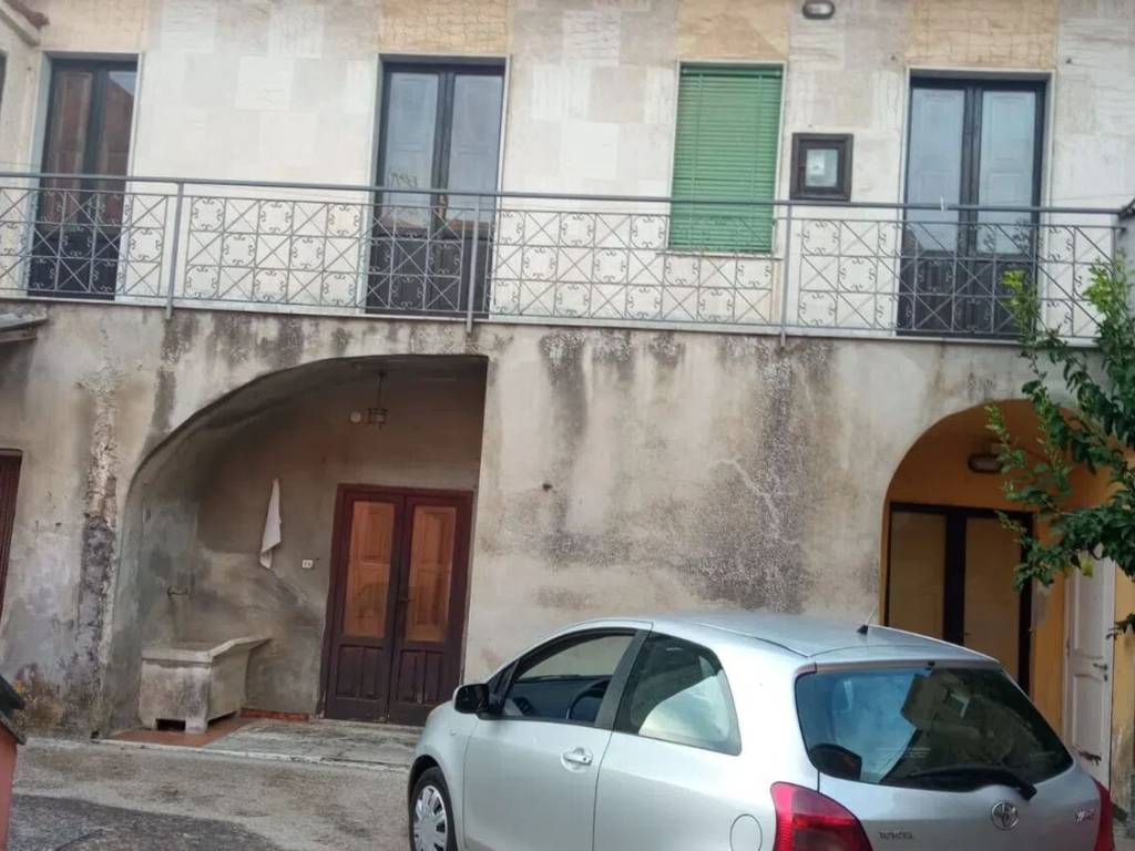 casa indipendente in vendita a Castel Morrone in zona Annunziata