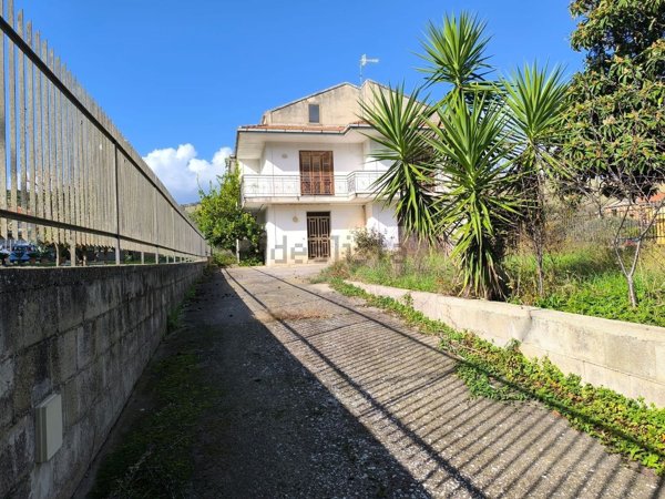 casa indipendente in vendita a Castel Morrone