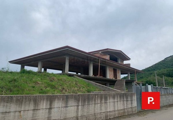 casa indipendente in vendita a Castel Morrone