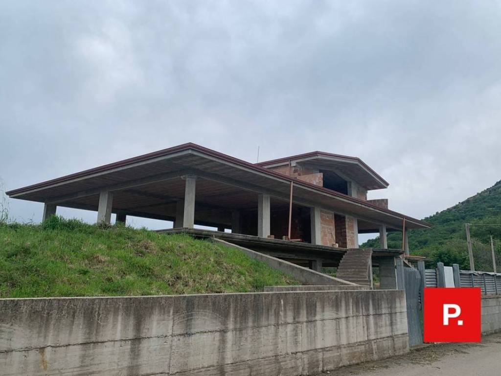 casa indipendente in vendita a Castel Morrone in zona Annunziata
