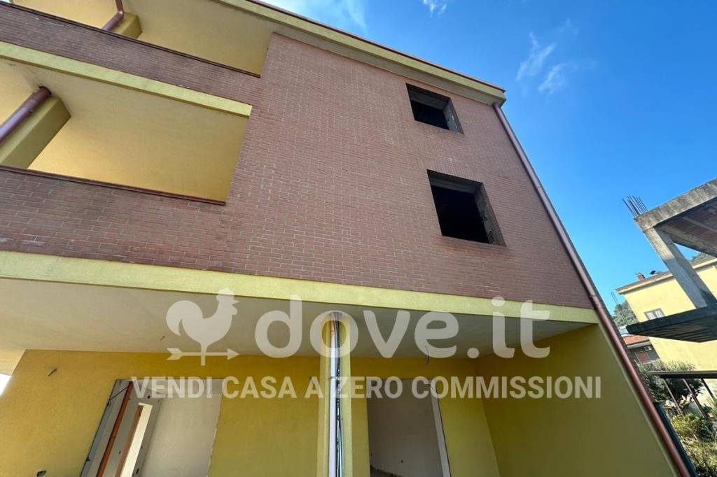locale commerciale in vendita a Castel Morrone