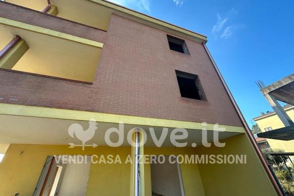 locale commerciale in vendita a Castel Morrone