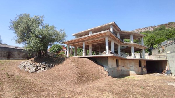casa indipendente in vendita a Castel Morrone in zona Torone