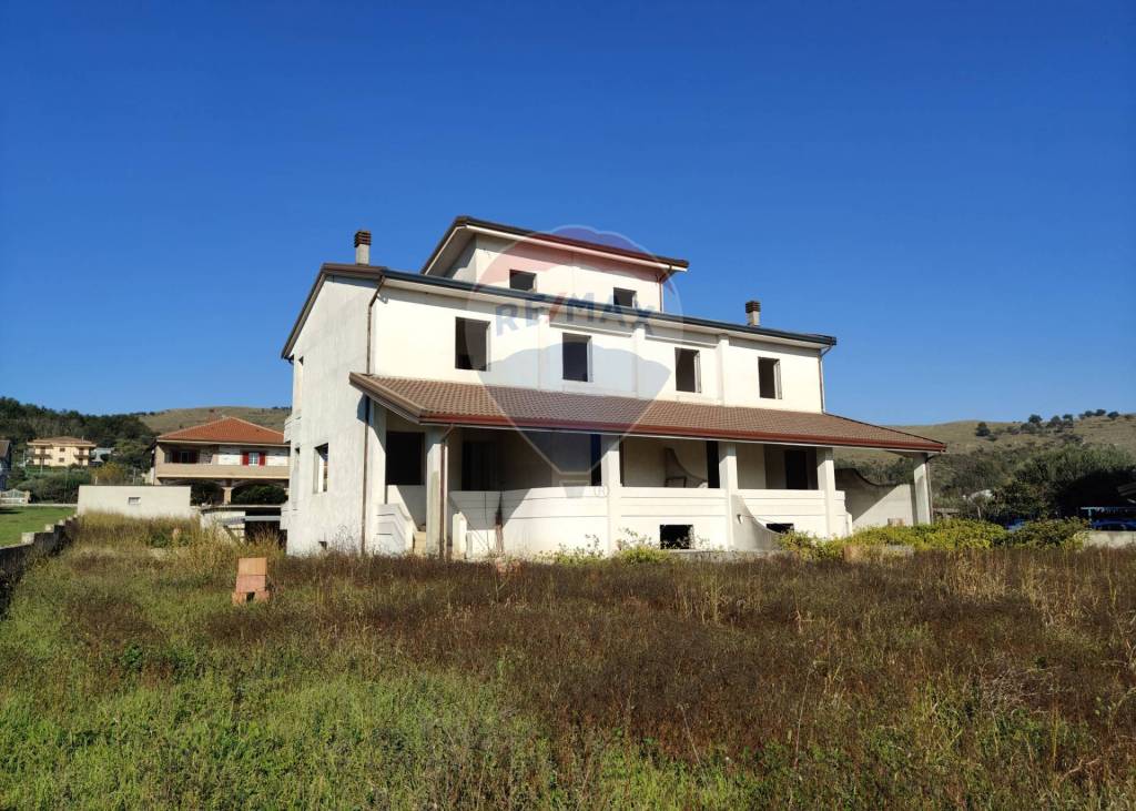 casa indipendente in vendita a Castel Morrone