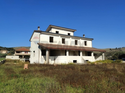 casa indipendente in vendita a Castel Morrone