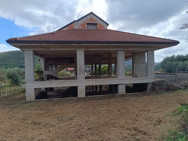 casa indipendente in vendita a Castel Morrone