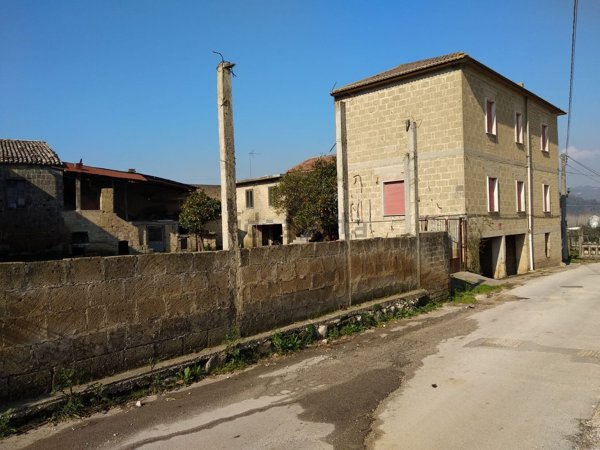 casa indipendente in vendita a Castel Morrone