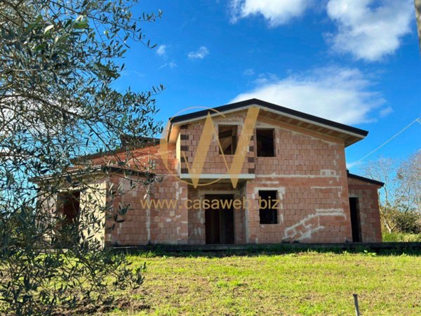 casa indipendente in vendita a Castel Morrone