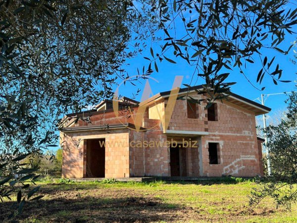 casa indipendente in vendita a Castel Morrone