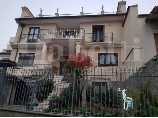 casa indipendente in vendita a Castel Morrone