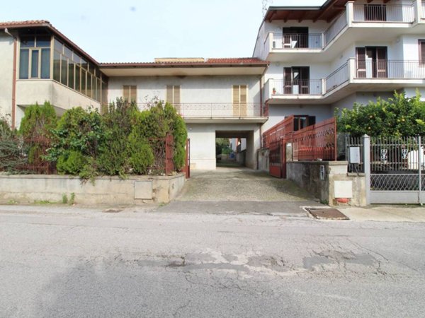 casa indipendente in vendita a Castel Morrone in zona Grottole