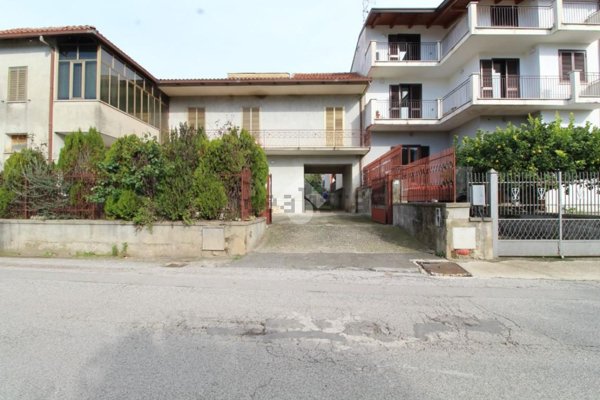 casa indipendente in vendita a Castel Morrone in zona Grottole