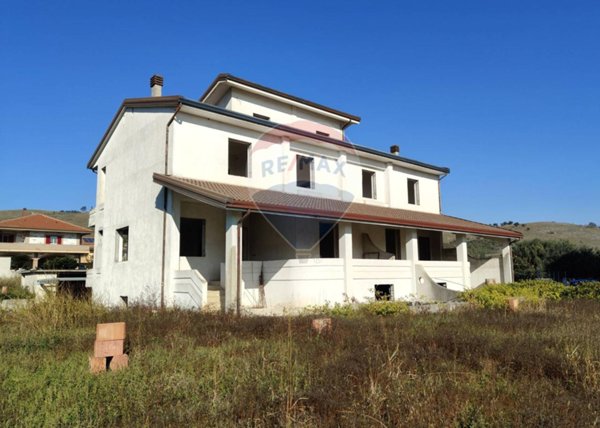 casa indipendente in vendita a Castel Morrone in zona Annunziata
