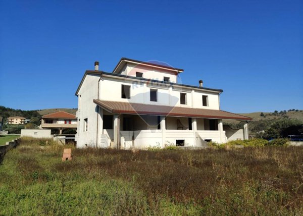 casa indipendente in vendita a Castel Morrone