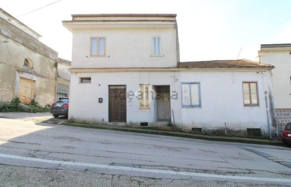 appartamento in vendita a Castel Morrone in zona Sant'Andrea