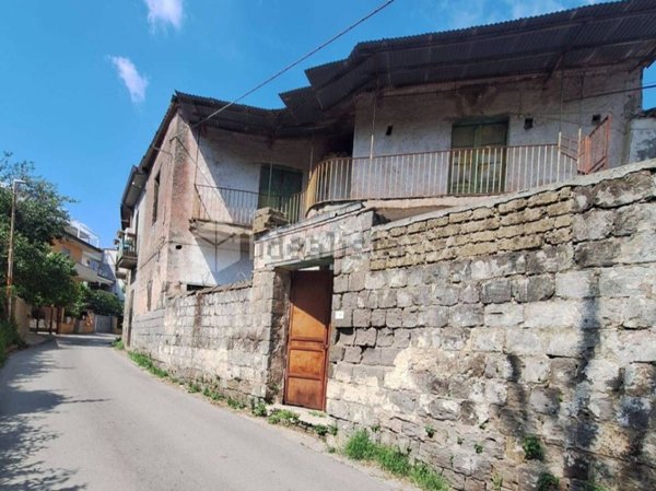 casa indipendente in vendita a Castel Morrone in zona Torone