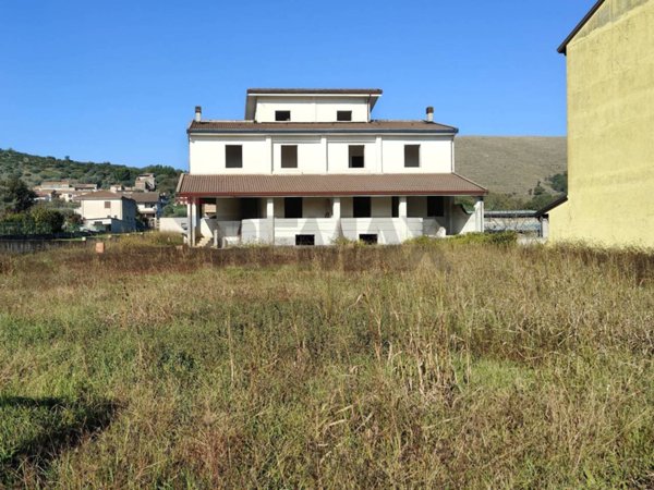 casa indipendente in vendita a Castel Morrone in zona Torone