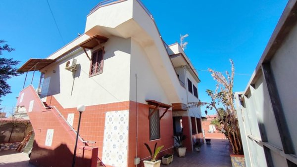 casa indipendente in vendita a Castel Volturno in zona Pineta Grande